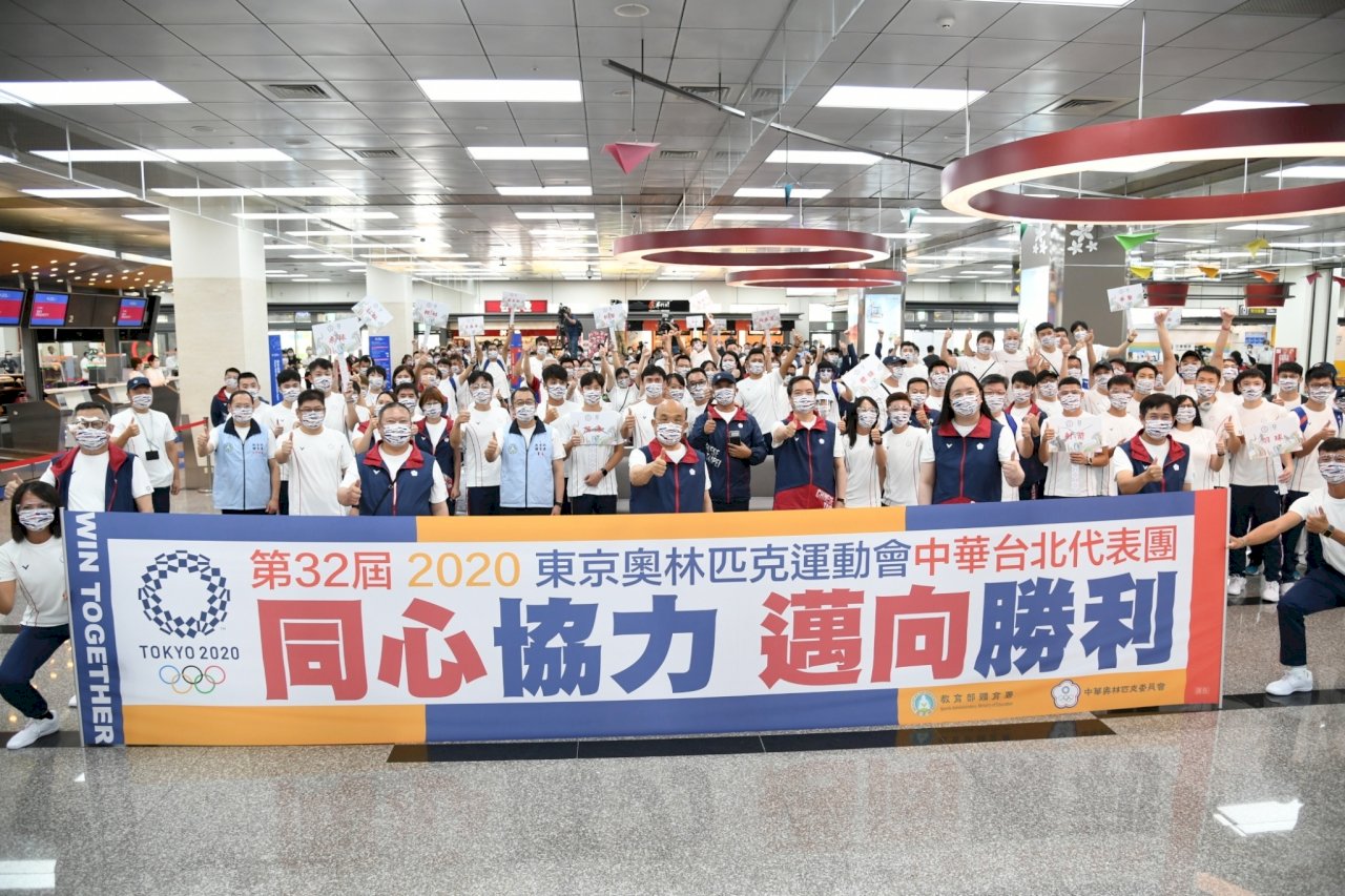 前進東奧/中華隊搭機出征 蘇揆送機期勉選手奪最佳成績