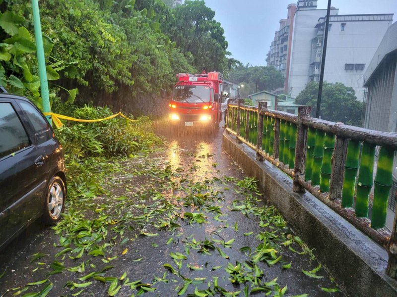 烟花颱風無重大災情 北市府籲低窪地區及外出民眾留意雨勢
