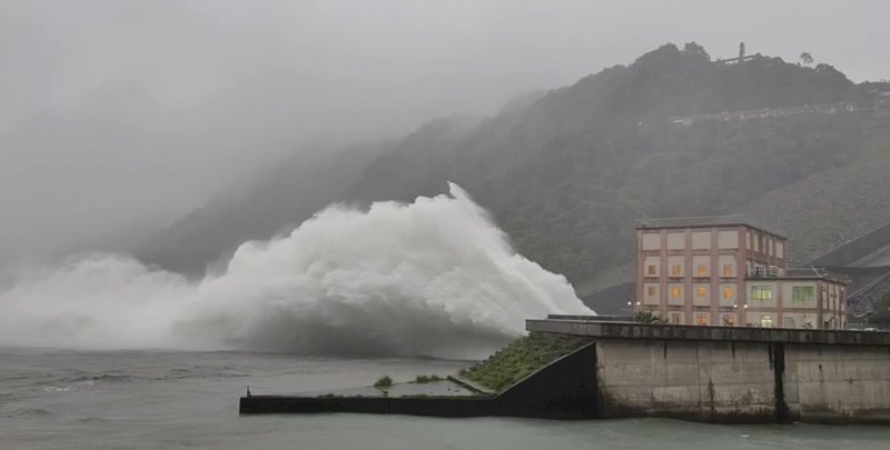 全台9水庫放水警戒 曾文水庫睽違近2年再次洩洪