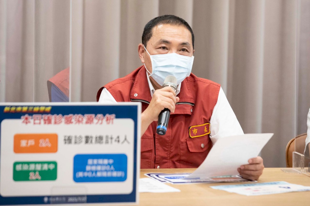 降級首日新北車流回升 侯友宜:本週疫情監測很重要