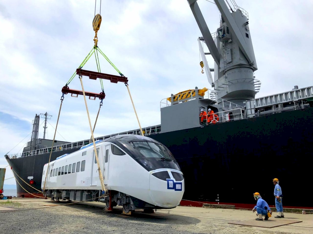 台鐵汰舊迎新 明EMU900、3000分抵台中、花蓮