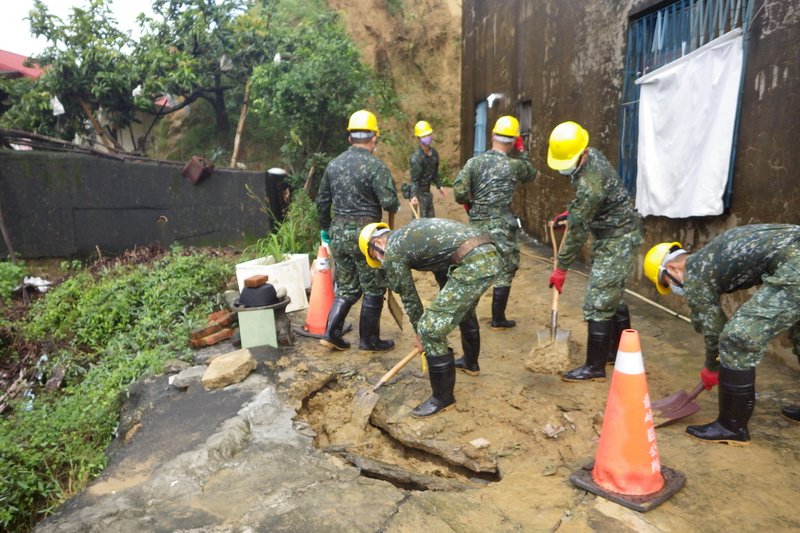 連日豪雨致災 國軍強化整備投入防救任務