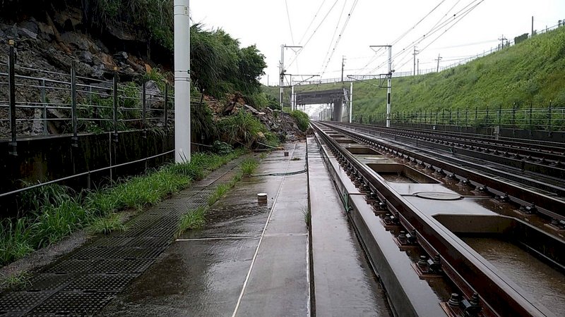 邊坡滑動擴大 高鐵苗栗至台中雙向停駛