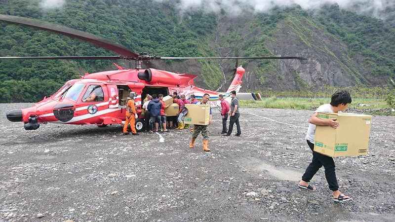 桃源斷橋3部落淪孤島 陳其邁：搶通需20天，直昇機待命送物資