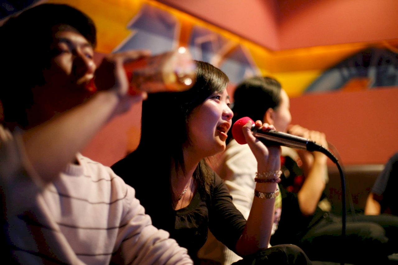 高歌要小心! 中國10月建立卡拉OK曲目黑名單