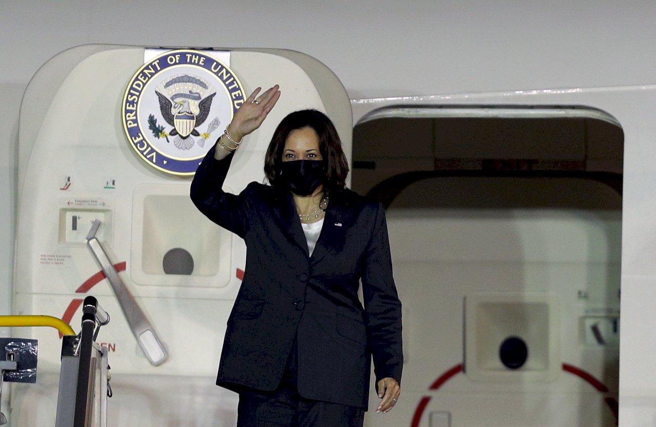 美方獲報有異常衛生事件 賀錦麗專機延後抵河內