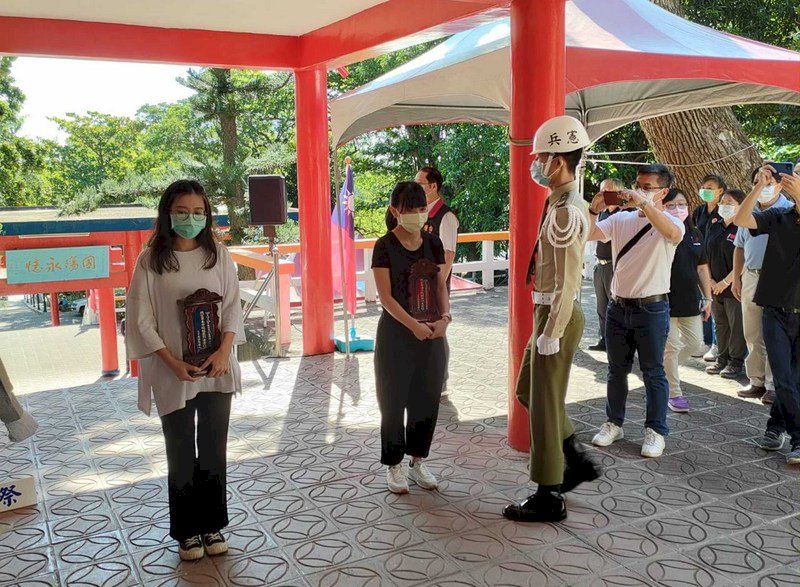 軍人節 殉職飛官朱冠甍、潘穎諄入祀忠烈祠