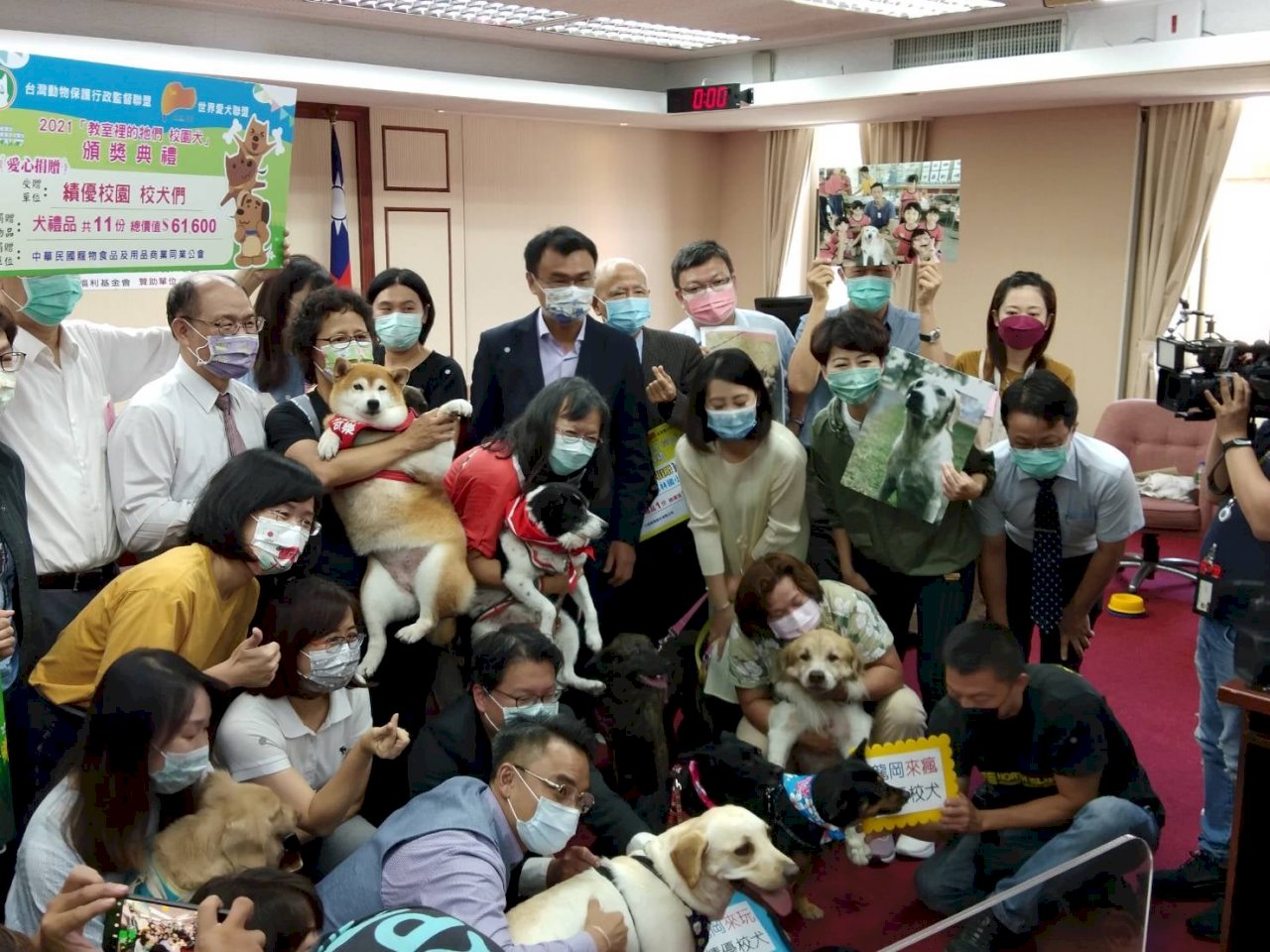 推廣校園「毛老師」 陳吉仲：全面支持校犬計畫經費