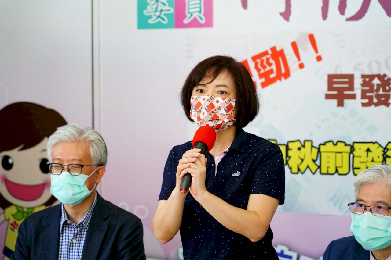 綠委倡五倍券中秋前發 在野黨提醒:應考量疫情防群聚