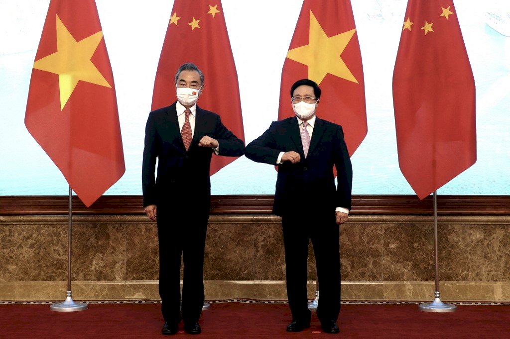拉攏越南 王毅:中越應避免擴大南海爭議