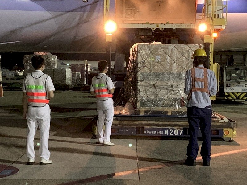 108萬劑莫德納疫苗運抵桃機 主要供第二劑接種