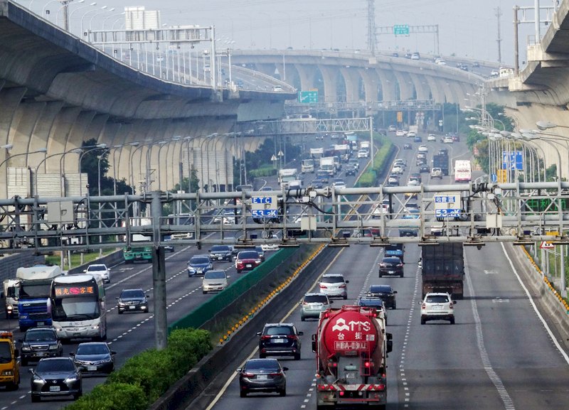中秋連假首日南下車潮塞爆 高公局建議下午再出門