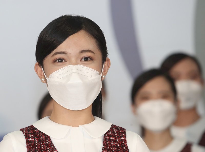 台北大學24日搶先舉行國慶典禮親善團記者會,展現禮賓親善團訓練成果,由於典禮時需配合疫情全程戴口罩,團員們加強眼部微笑等儀態。中央社記者吳家昇攝 110年9月24日 (圖:中央社)