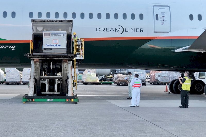 斯洛伐克贈台灣16萬劑AZ疫苗 運抵桃園國際機場
