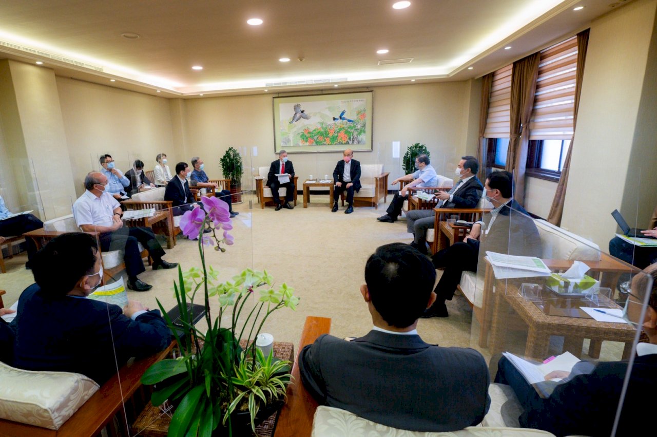 疫情持續穩定 指揮中心擬鬆綁車站飲食管制、KTV娛樂場所