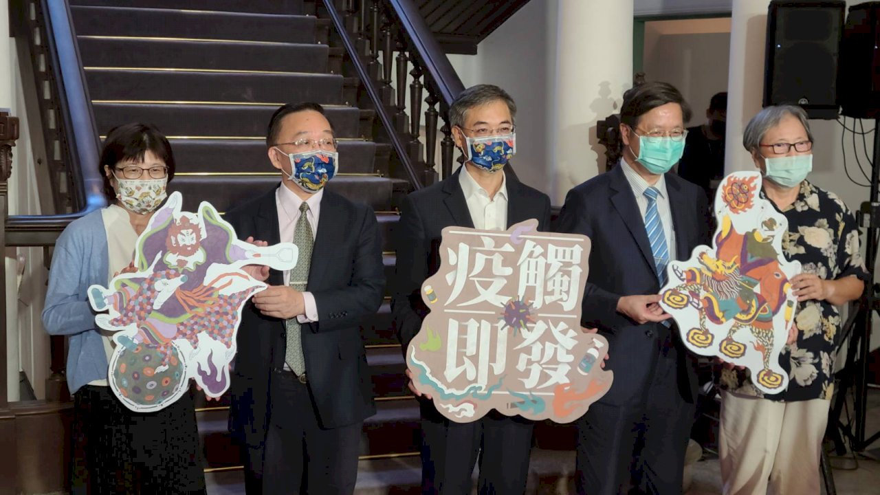 現身台博館《百年島嶼戰疫特別展》揭幕 張上淳捎來好消息