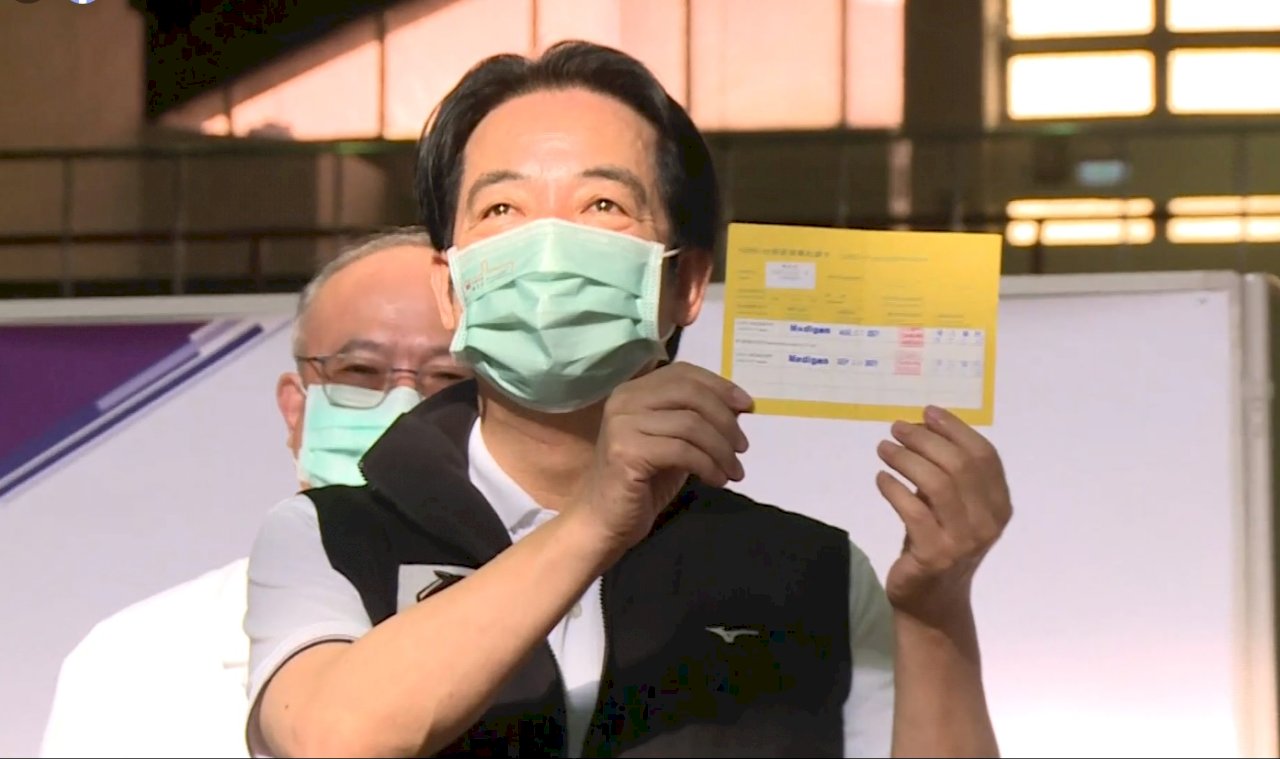 賴副總統完成接種第二劑高端疫苗