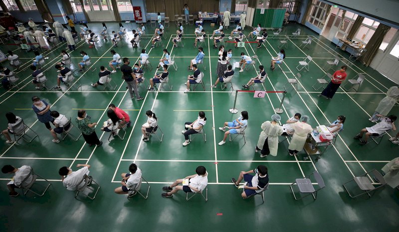 疫苗連續到貨 蘇揆:盼月底達成第一劑覆蓋率7成、第二劑3成