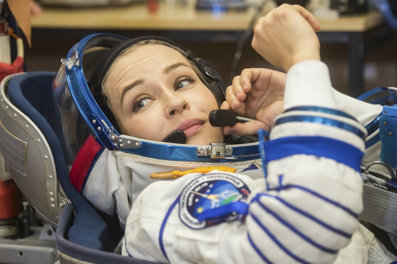 國際太空站12天電影拍攝結束 俄國女影星與導演返回地球