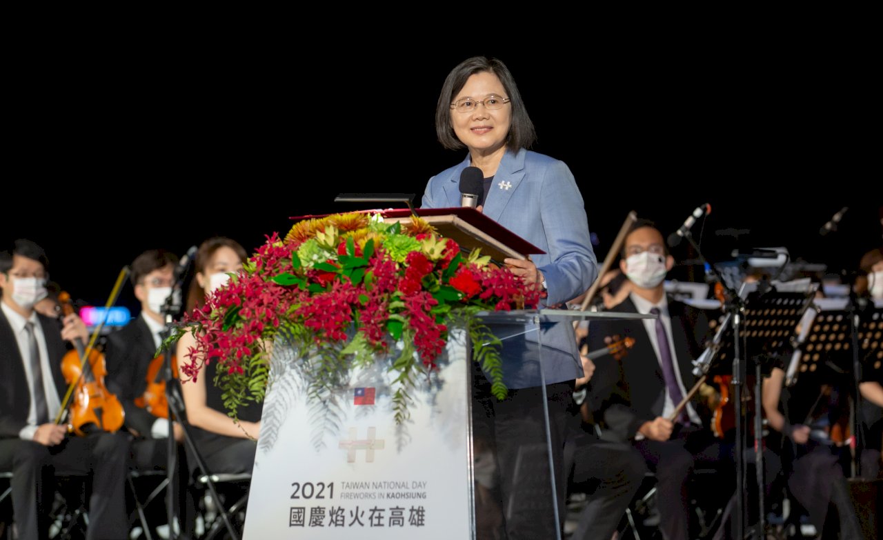 國慶焰火在高雄 蔡總統：見證高雄嶄新面貌