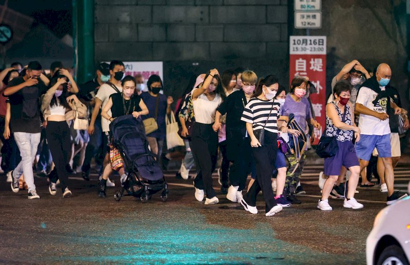 輕颱圓規逼近 氣象局今晚20:30發海警
