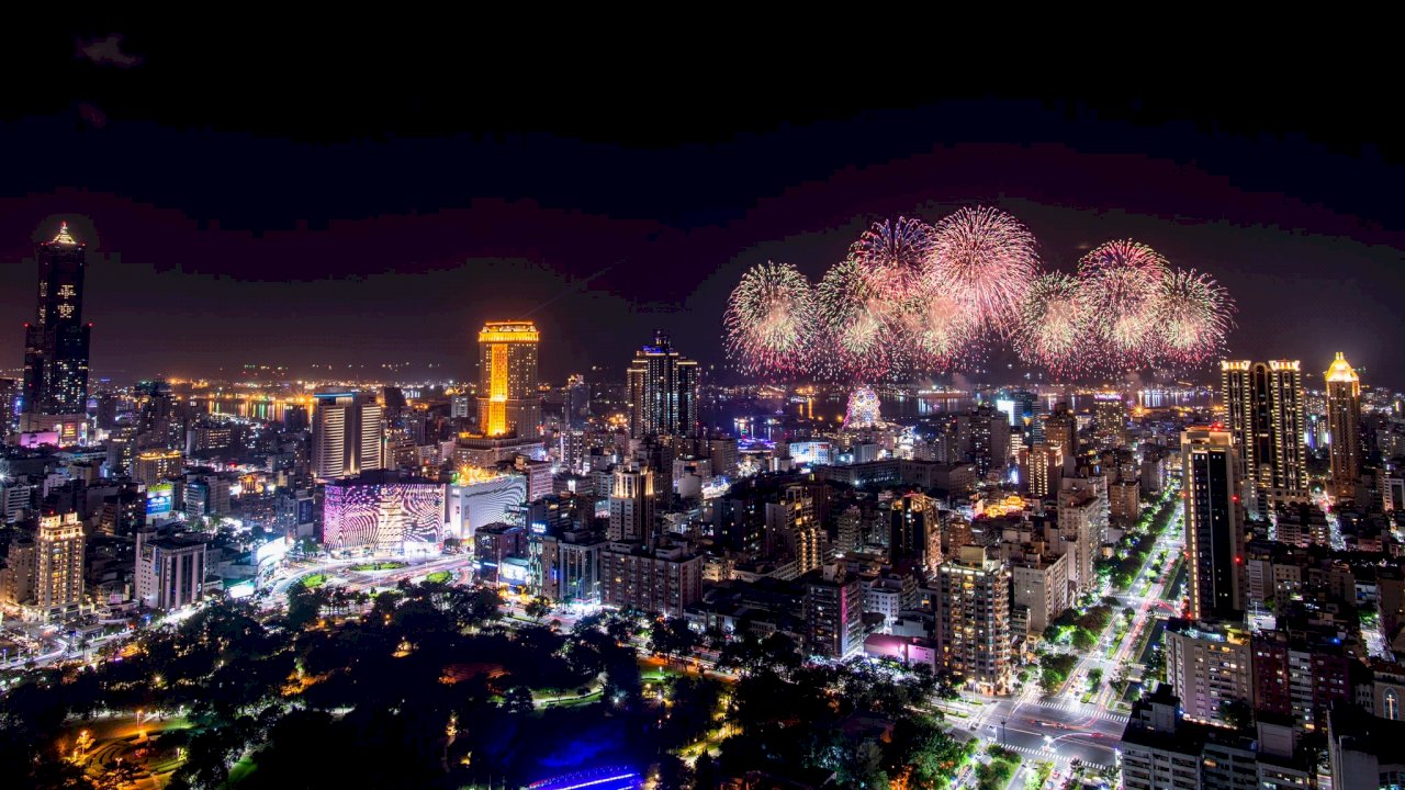 110年國慶焰火10日晚間在高雄港灣登場。 (圖:高雄市政府)