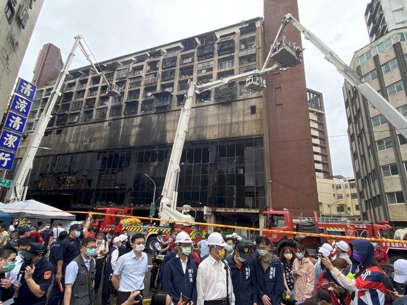 高雄城中城燒出老建物管理問題 徐國勇:盡速修法補漏