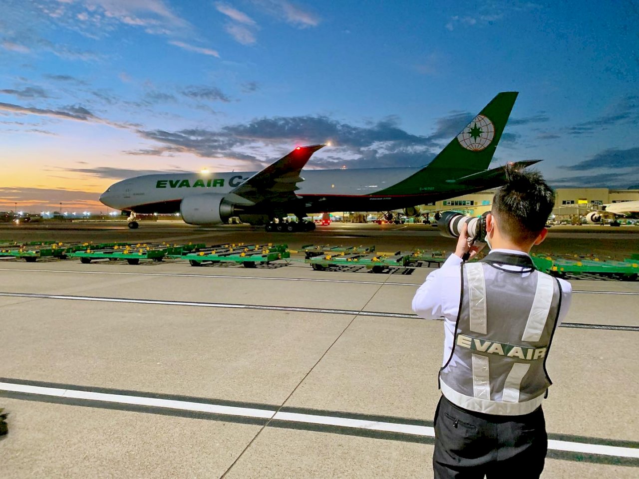 長榮航空瞄準航空貨運需求 第6架777F貨機抵台