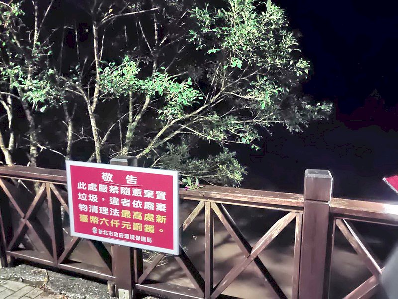 新北市警消16日下午獲報,雙溪區虎豹潭有民眾戲水失蹤,初步調查疑有1大、5小,共6人失蹤。(民眾提供)中央社記者黃旭昇新北市傳真 110年10月16日 (圖:中央社)