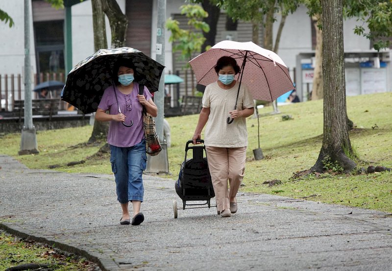 多雲到晴局部短暫雨 明起降雨範圍擴大