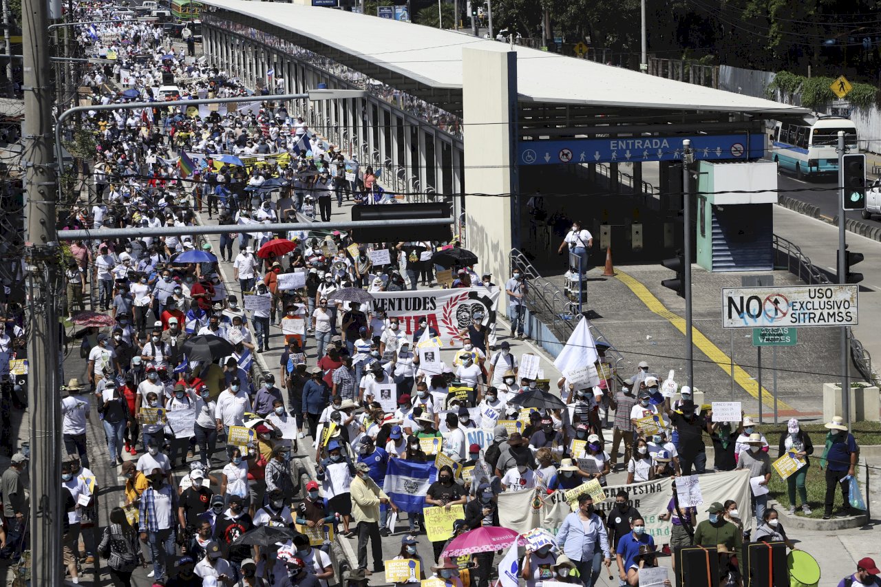反對布格磊的經濟與司法政策 薩爾瓦多人示威