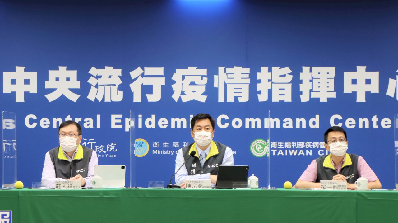 國外打COVID-19疫苗 回台可補登但小黃卡不註記