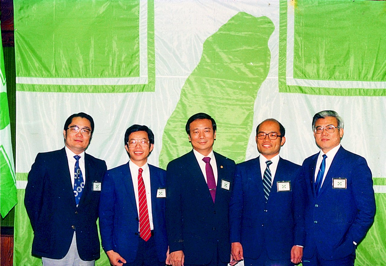 謝長廷:江鵬堅已過世 不能任人羞辱