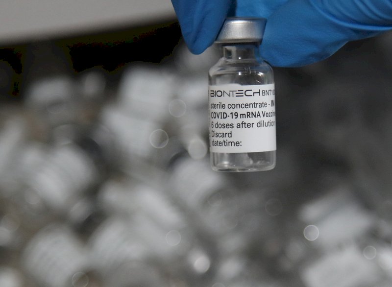 台積電、鴻海永齡、慈濟捐贈 第11批逾87萬劑BNT疫苗今抵台
