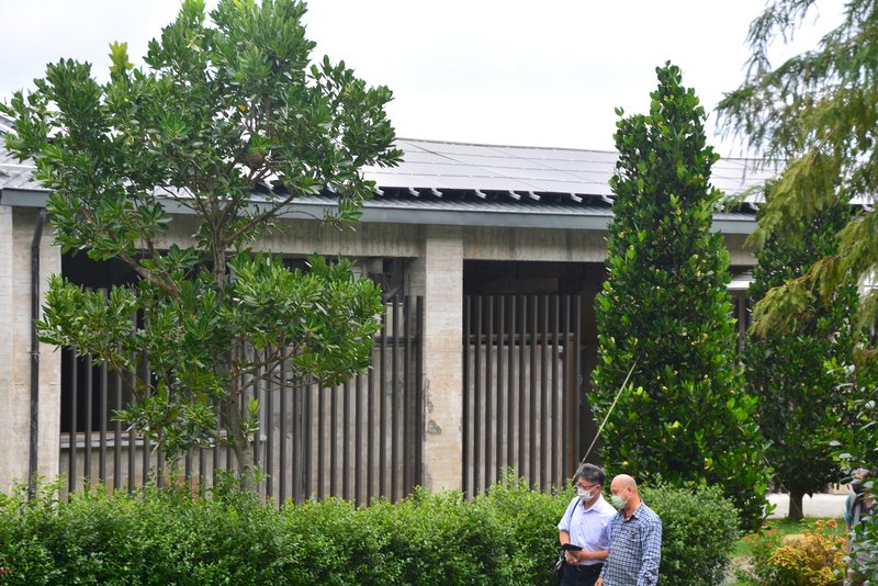 位於國境之北的「翡翠1號」太陽能光電系統公民電廠,28日宣布啟用,預估20年總發電數將近33萬度。系統除售電也回饋做為地方創生與社區教育基地,扶助弱勢兒童。中央社記者黃旭昇新北攝 110年10月28日 (圖:中央社)