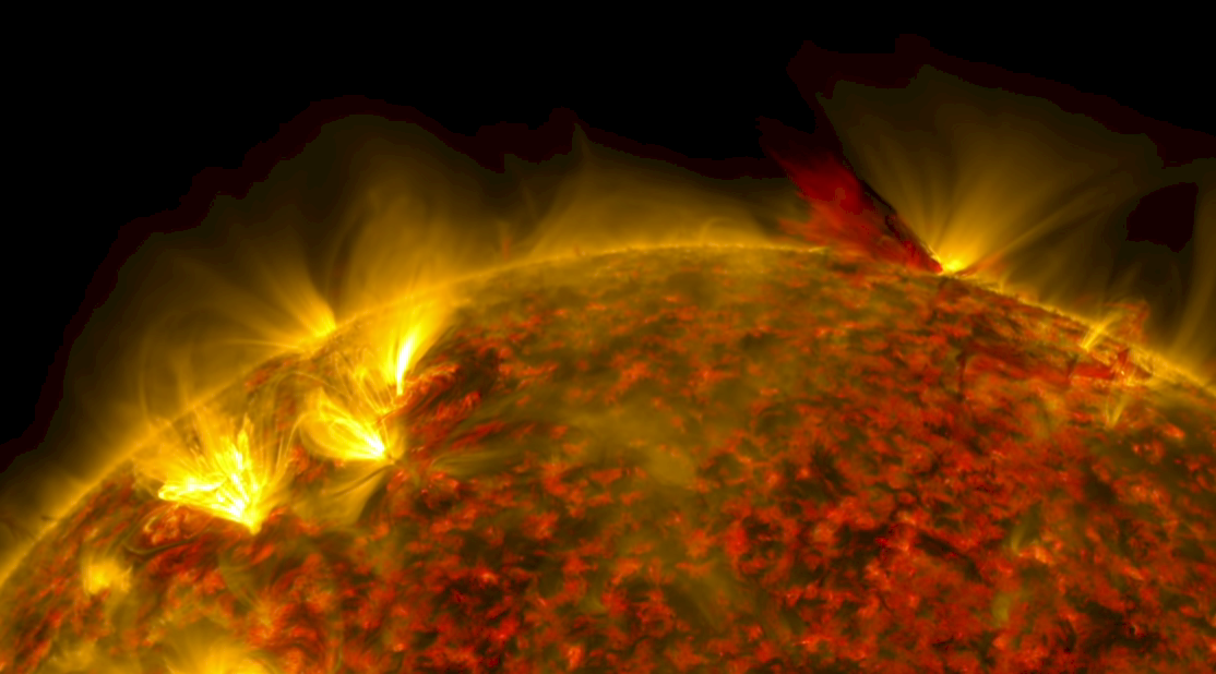 萬聖節前太陽閃焰爆發 NASA拍到強烈橙紅火光