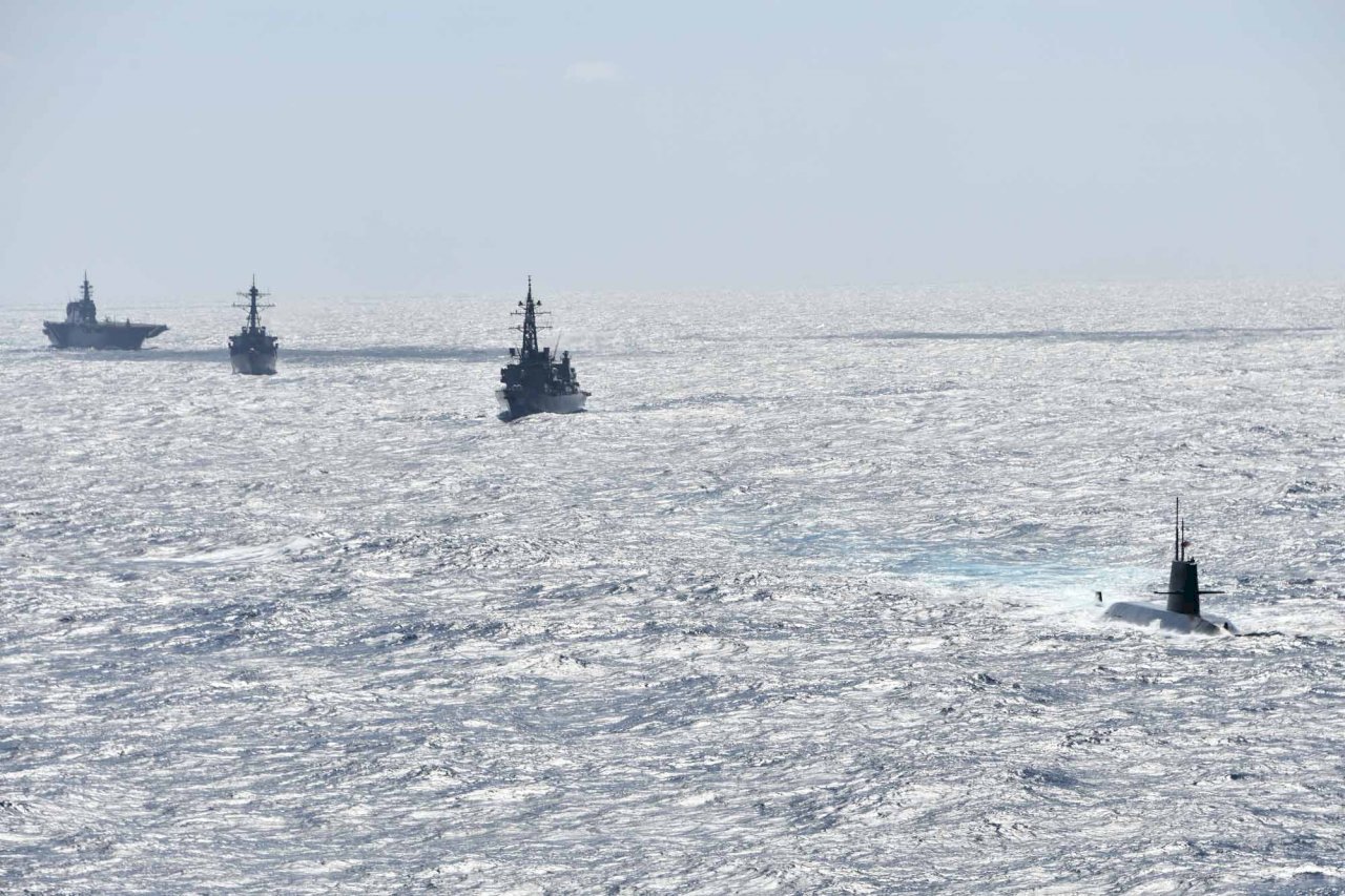 日本潛艇首次在南海 與美軍聯合訓練