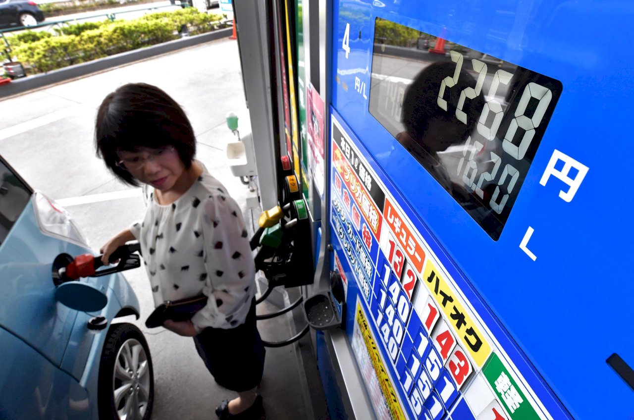 油價高漲 日媒：日本政府檢討釋出儲備