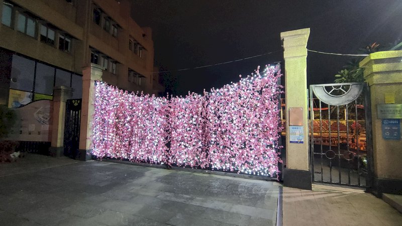 2021「公館聖誕季」26日開幕,自來水園區將以別緻造型花朵及燈飾,點亮節慶氣氛。(北水處提供)中央社記者劉建邦傳真 110年11月25日 (圖:中央社)