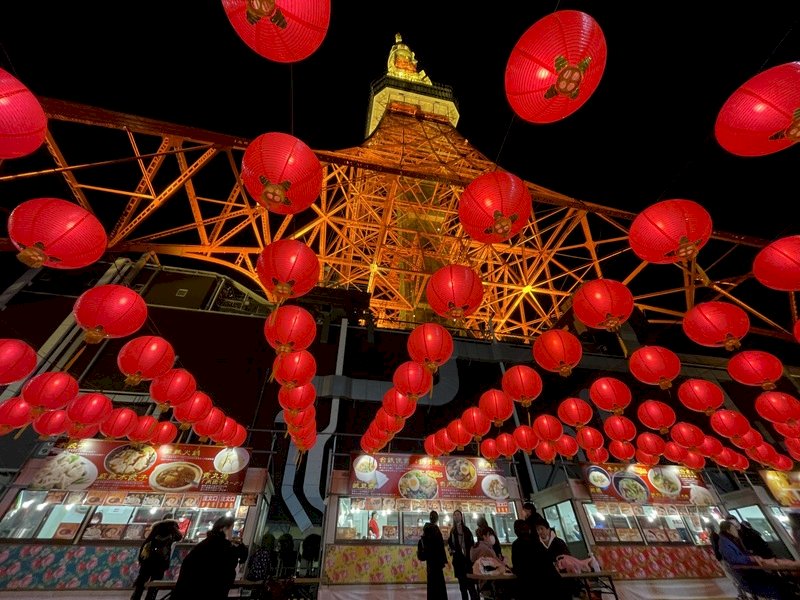 東京鐵塔下飄台灣味  1月2日實施國旗光雕