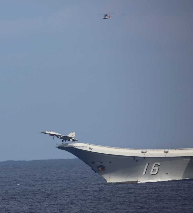 中國航母「遼寧號」起降戰機 日防衛省公布照片