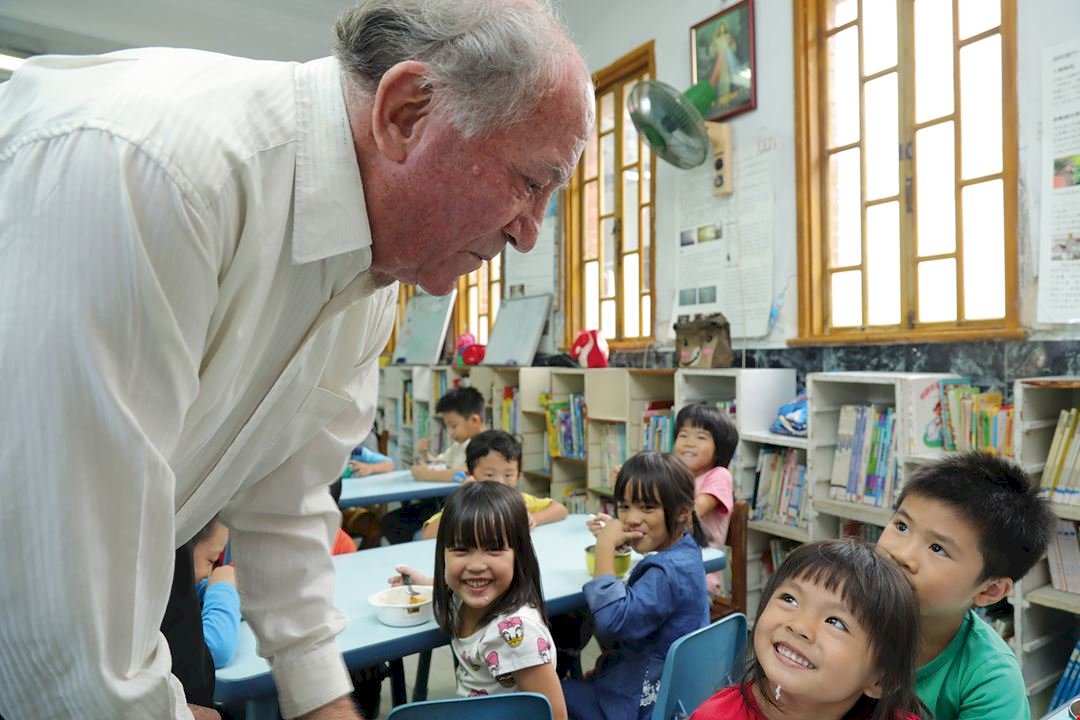 天使傳愛--天主教在台灣