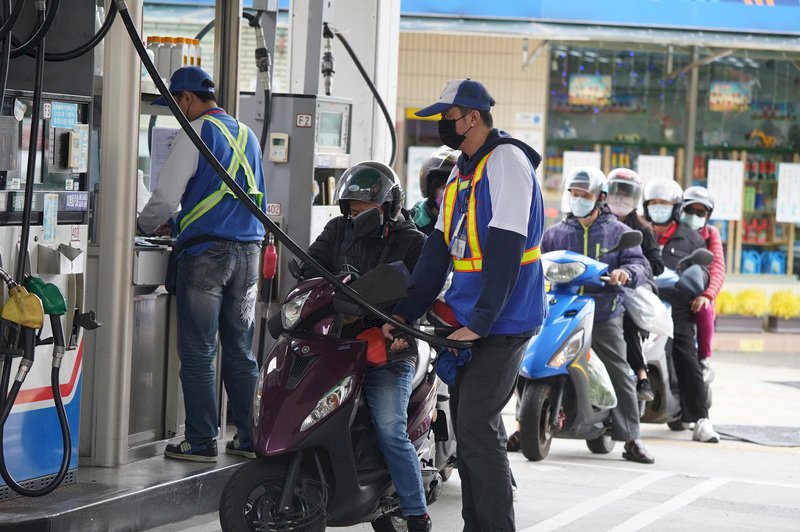 連7降 30日起中油汽、柴油各調降2角