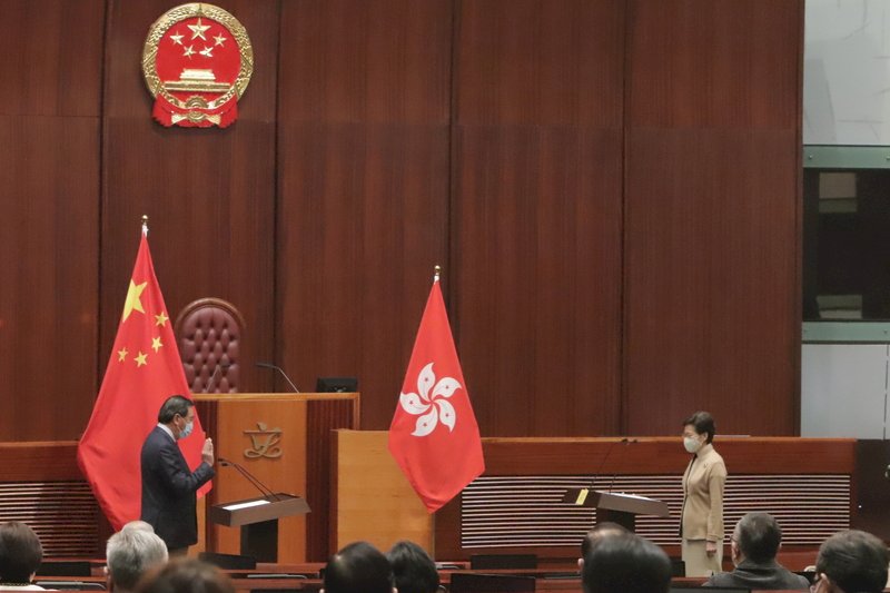 香港立法會議員宣誓就任 首次由特首監誓