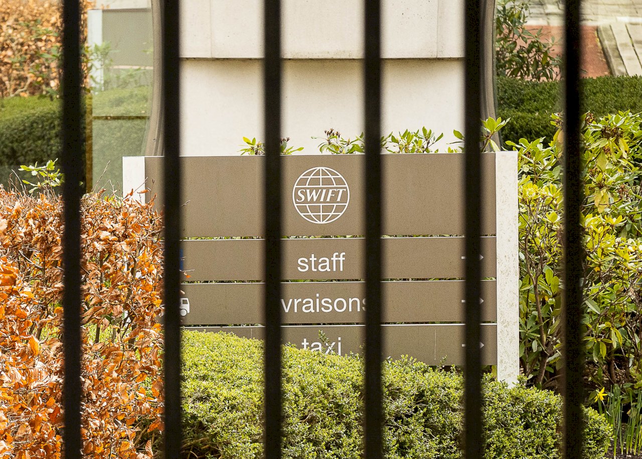 英法加相繼表態 俄被踢出SWIFT可能性增加