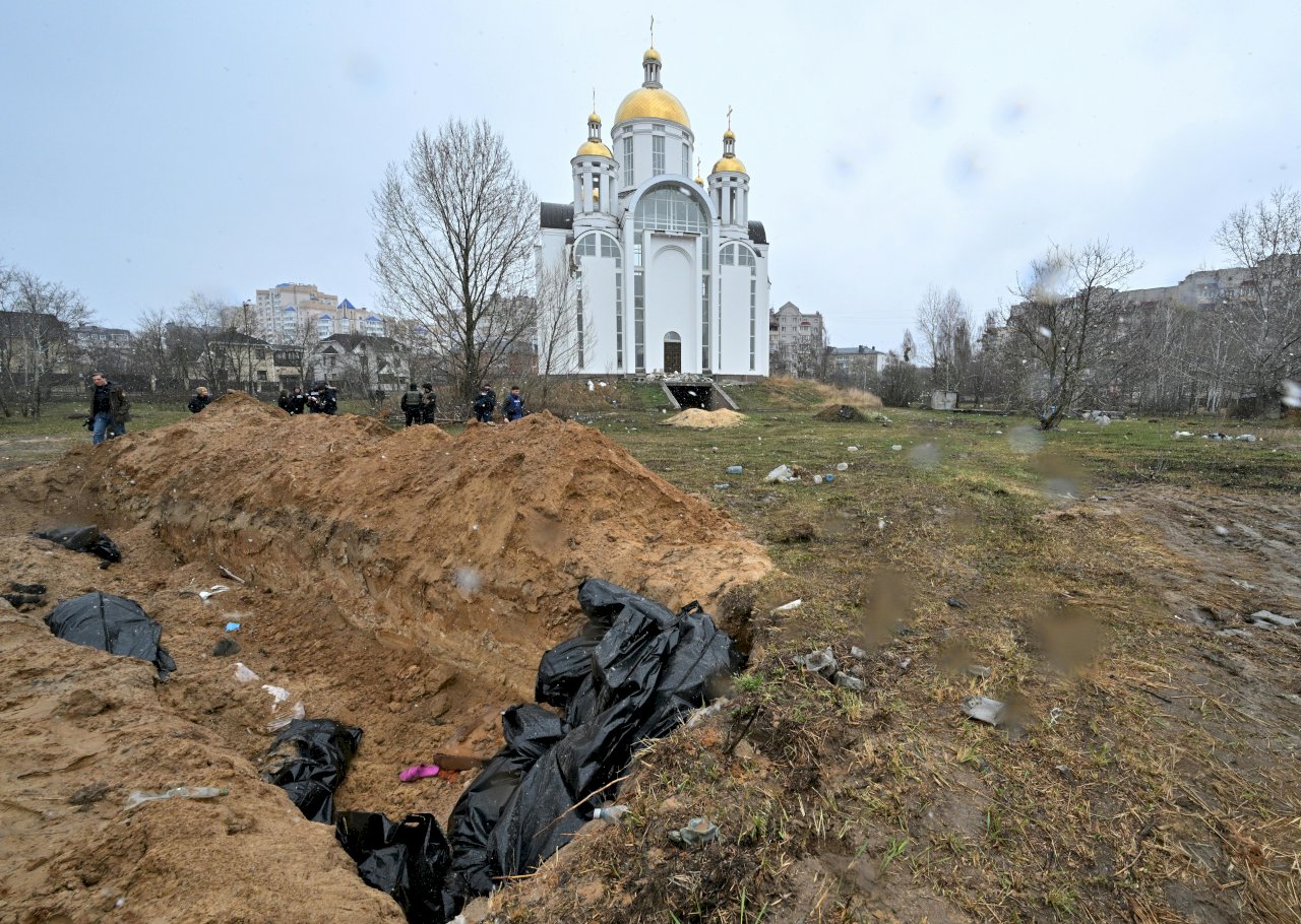 烏克蘭再發現大型墳塚 至少數十名平民陳屍其中