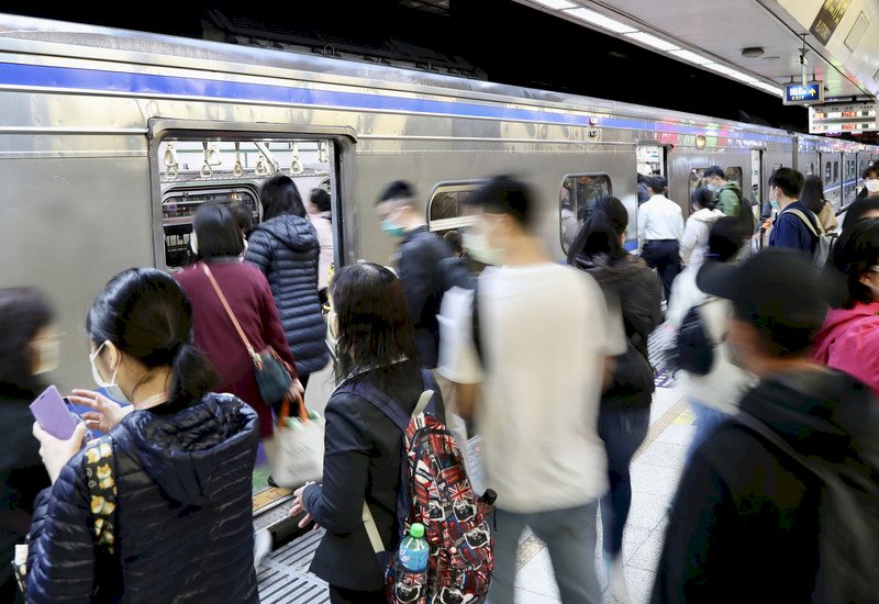 台鐵半數員工須輪班 5/1多數擬集體休列車難運轉