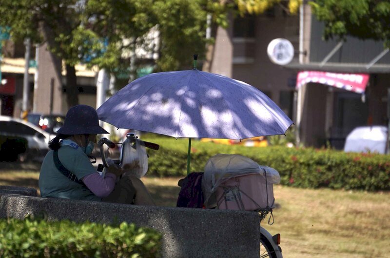今起雨緩回溫 周末另道鋒面來臨前 高溫將飆破30度