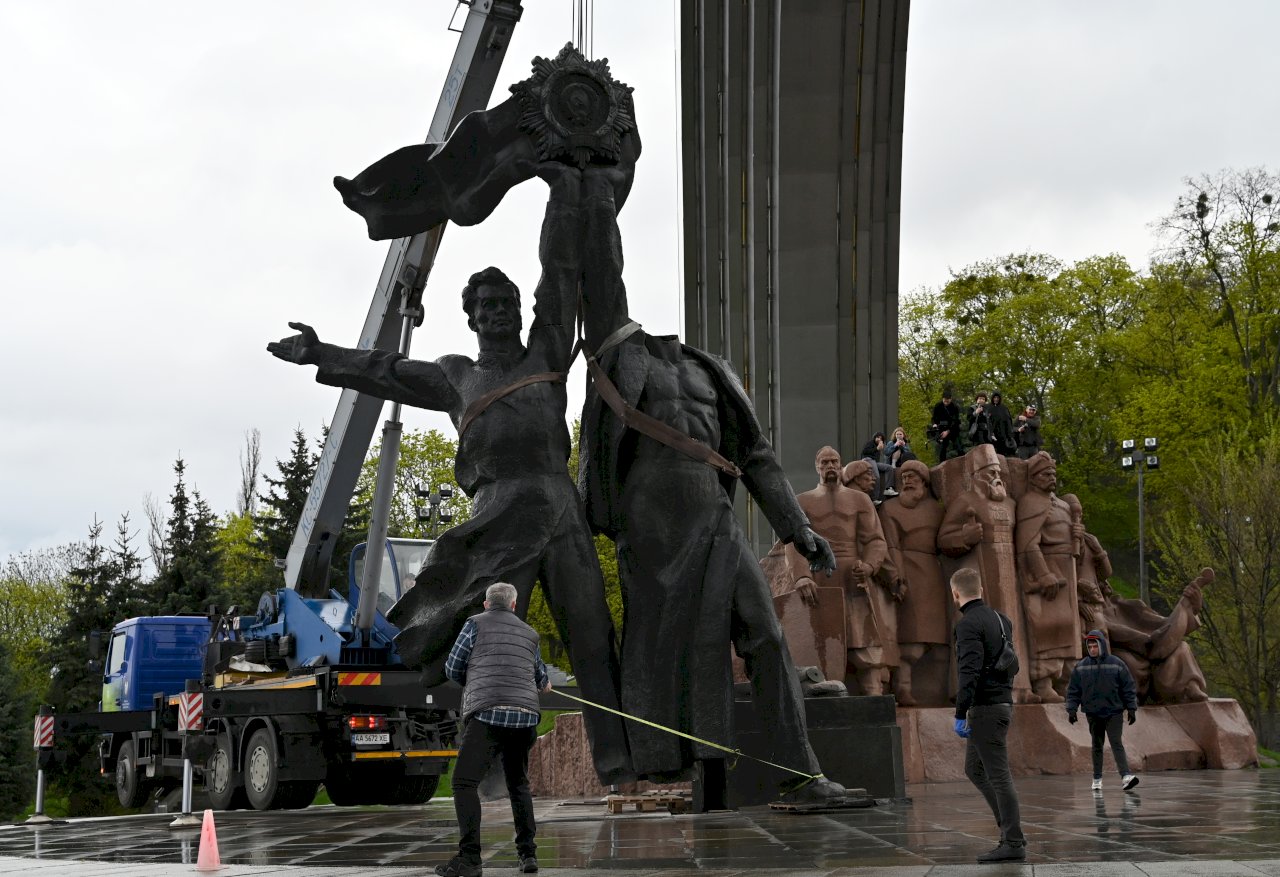 回不去了 基輔拆除象徵烏俄友誼雕像