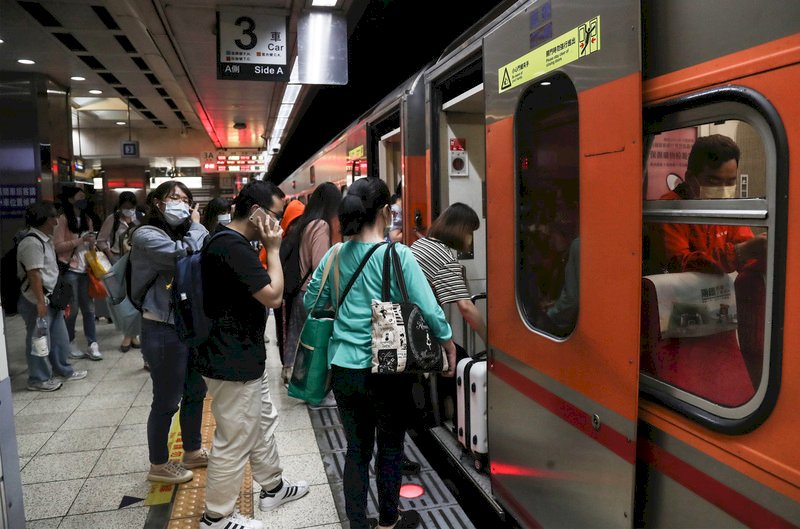 中秋連假台鐵加開116列次  31日凌晨0時開賣